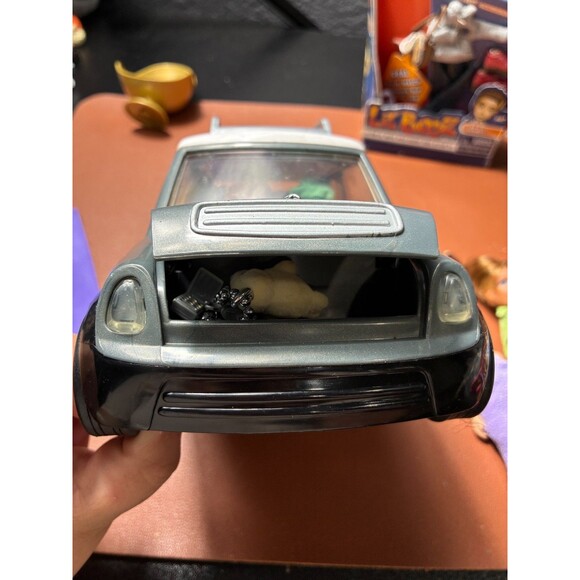 Bratz Doll Lot with Mini Car, Surfboard, Accessories, Clothes and 7 Dolls - Picture 7 of 7